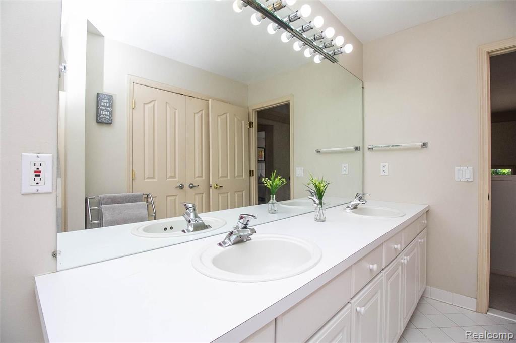 810 Loggers Circle Rochester, MI 48307 - Photo 52 of 73 Gallery Image 52