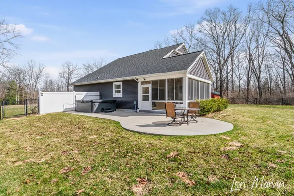 $500,000 | 10966 Stakes Road, Greenville, MI 48838