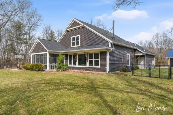 $500,000 | 10966 Stakes Road, Greenville, MI 48838
