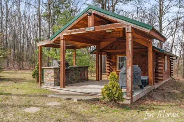 $500,000 | 10966 Stakes Road, Greenville, MI 48838