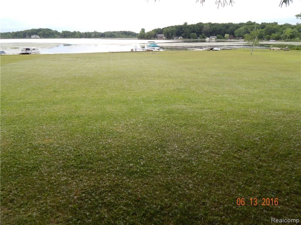3750 Southwick Howell, MI 48843 - Photo 5 of 12 COMMUNITY AREA AND LAKE