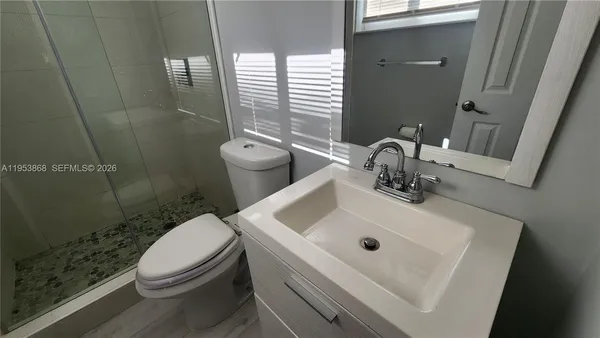 $2,000 | 981 Hillcrest Court, Unit 114, Hollywood, FL 33021