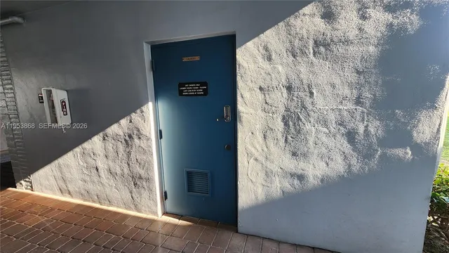 $2,000 | Hillcrest Country Club Apartments, Hollywood, FL 33021