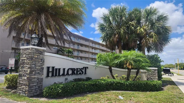 $2,000 | Hillcrest Country Club Apartments, Hollywood, FL 33021