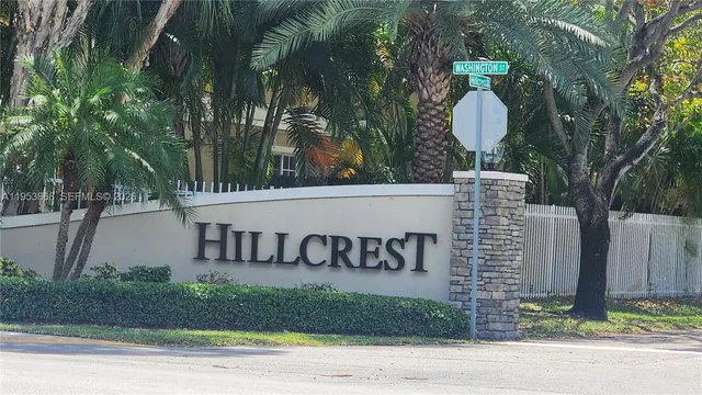 $2,000 | Hillcrest Country Club Apartments, Hollywood, FL 33021