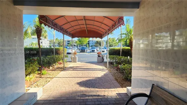 $2,000 | 981 Hillcrest Court, Unit 114, Hollywood, FL 33021