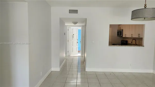 $2,000 | 981 Hillcrest Court, Unit 114, Hollywood, FL 33021