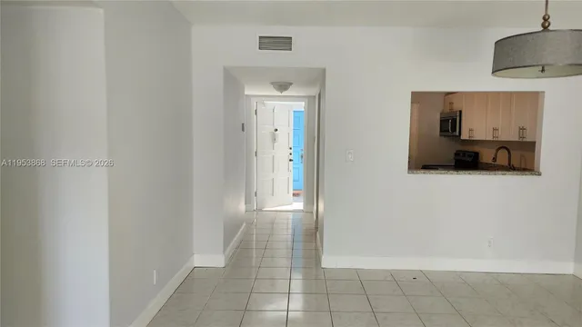 $2,000 | Hillcrest Country Club Apartments, Hollywood, FL 33021