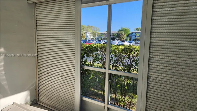 $2,000 | Hillcrest Country Club Apartments, Hollywood, FL 33021