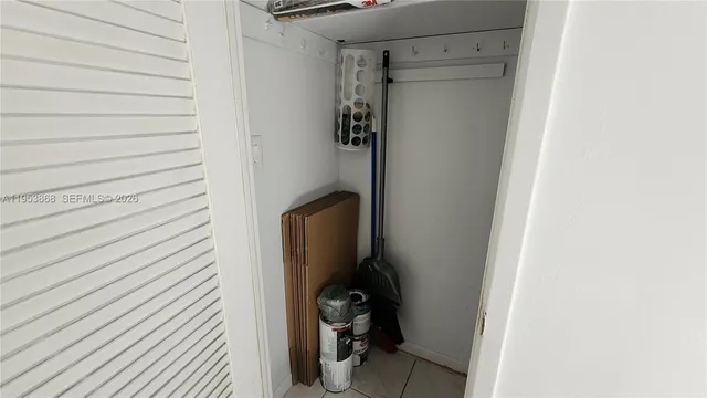 $2,000 | Hillcrest Country Club Apartments, Hollywood, FL 33021