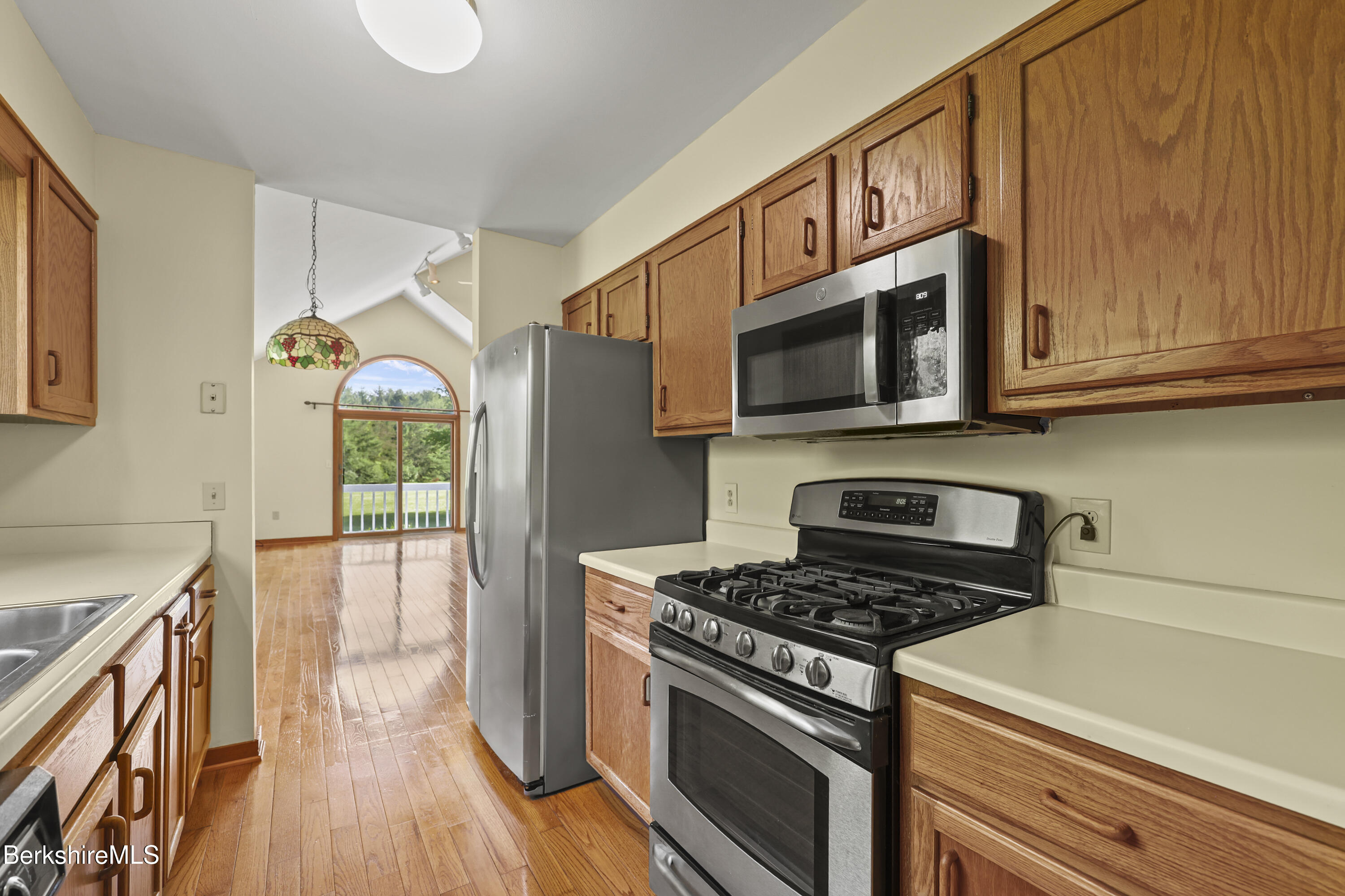 Pondview Drive, Unit H2 Pittsfield, MA 01201 - Photo 15 of 31 Kitchen