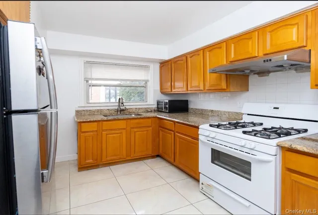 $989,000 | 25-26 Bayside Lane | Flushing