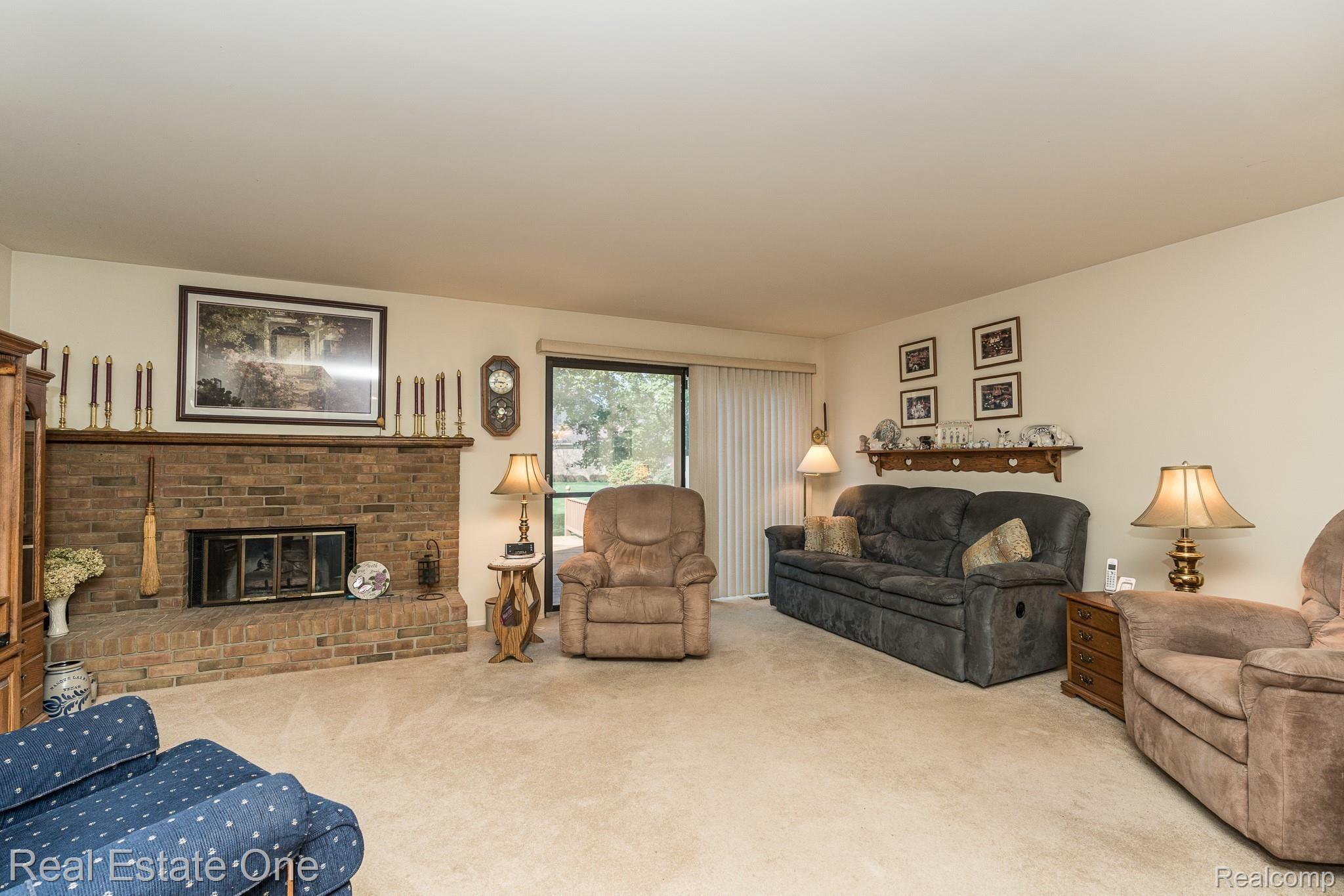 627 Tennyson Rochester, MI 48307 - Photo 8 of 25 Great room