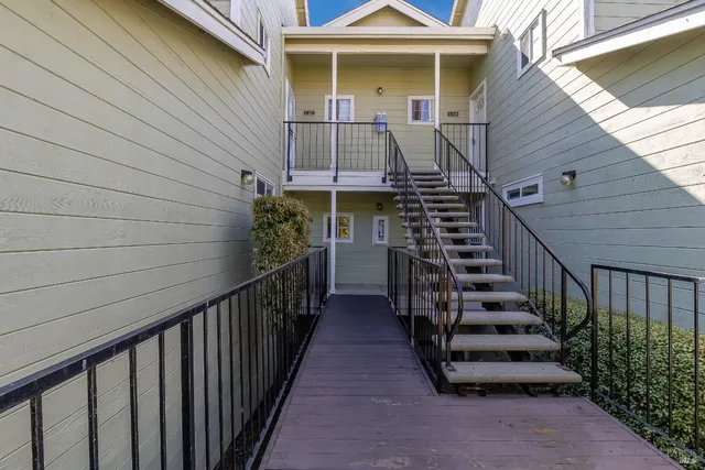 $385,000 | 735 Buchanan Street, Unit 221, Benicia, CA 94510