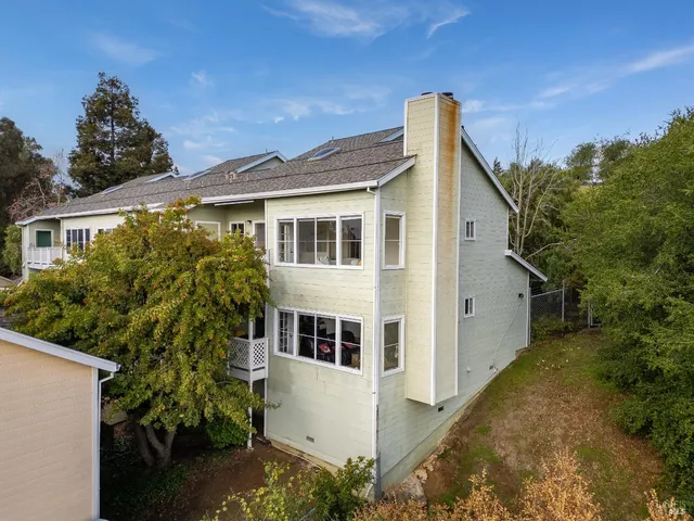 $385,000 | 735 Buchanan Street, Unit 221, Benicia, CA 94510