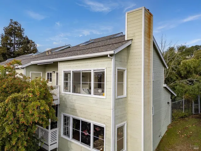 $385,000 | 735 Buchanan Street, Unit 221, Benicia, CA 94510