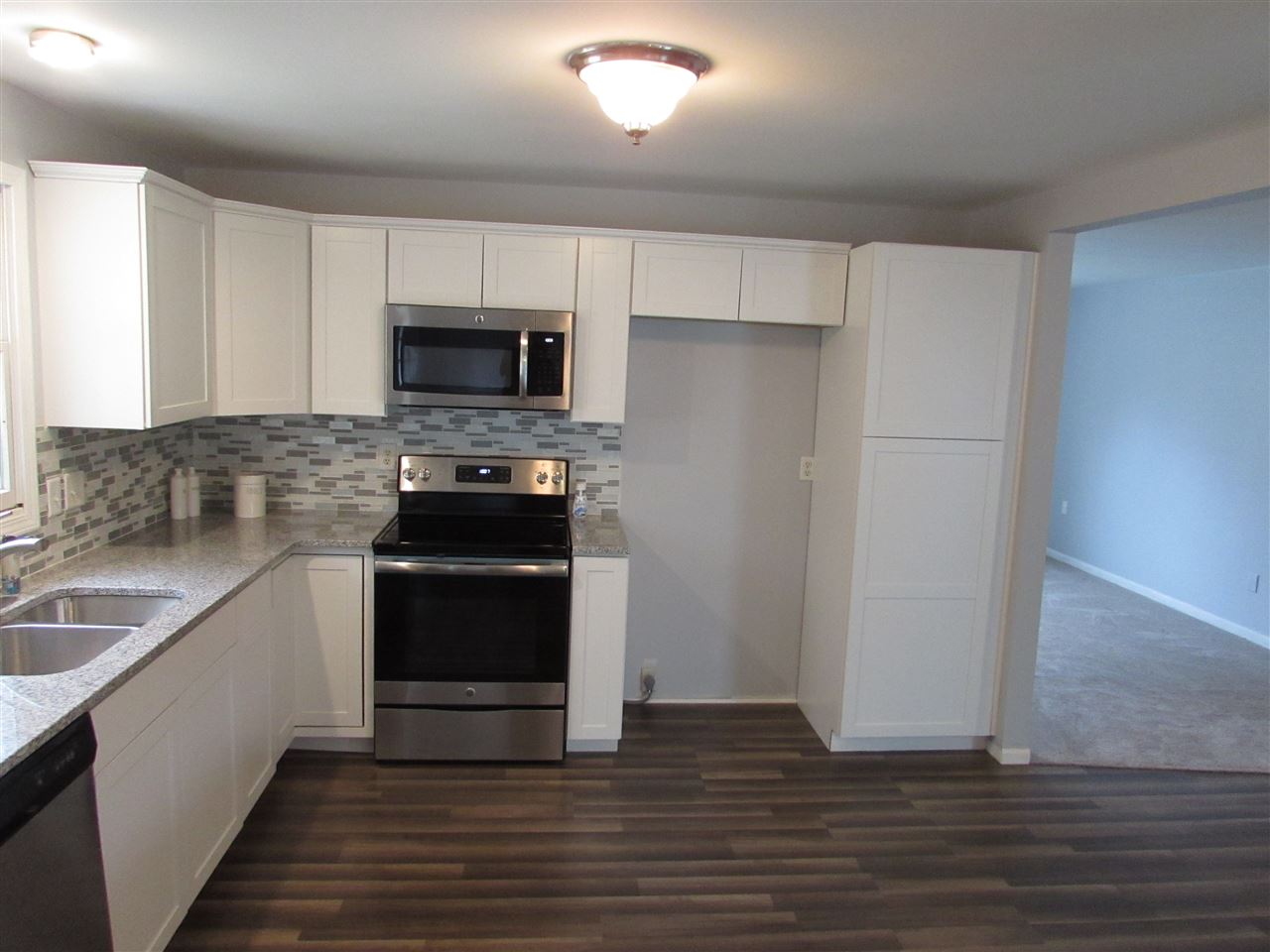 3236 Grant Rochester, MI 48309 - Photo 9 of 33 31346555-11.JPG