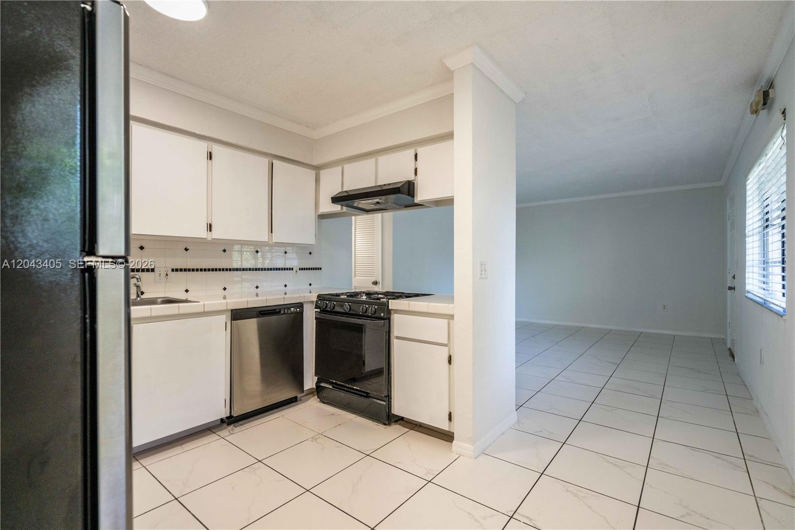 3265 Virginia Street, Unit 18 Miami, FL 33133 - Photo 5 of 25