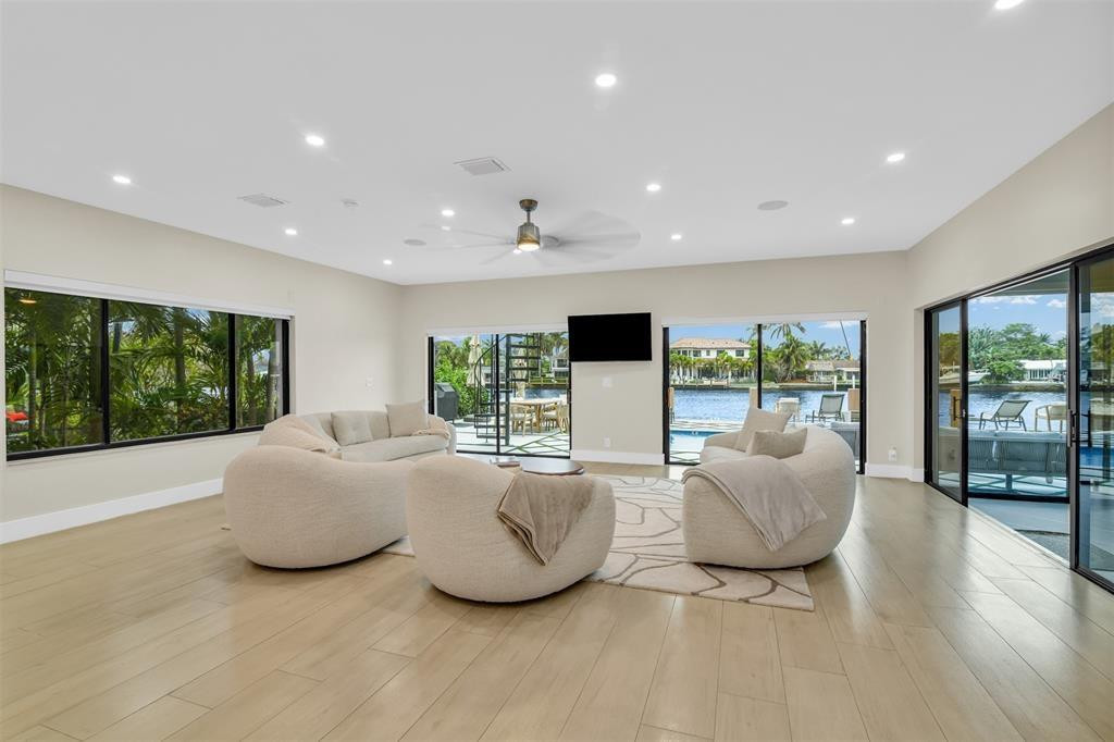 319 South Riverside Drive Pompano Beach, FL 33062 - Photo 11 of 88 Photo 11