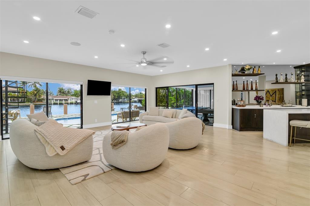 319 South Riverside Drive Pompano Beach, FL 33062 - Photo 10 of 88 Photo 10