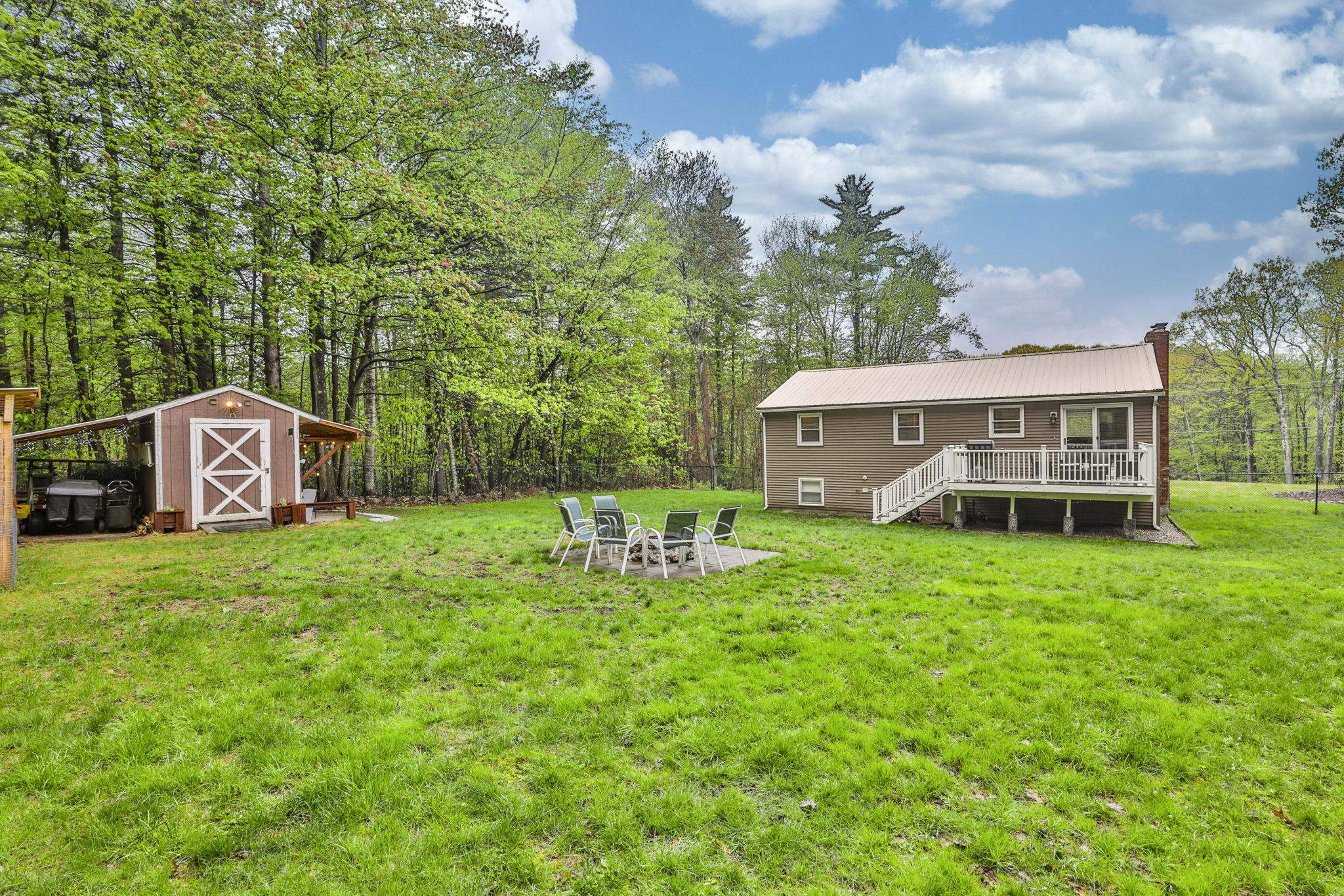 336 New Boston Road Bedford, NH 03110 - Photo 4 of 44 Gallery Image 4