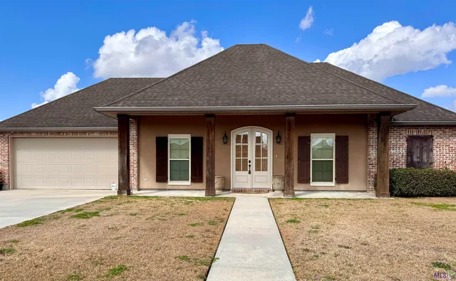 $423,000 | 606 Point Pleasant Drive, Berwick, LA 70342