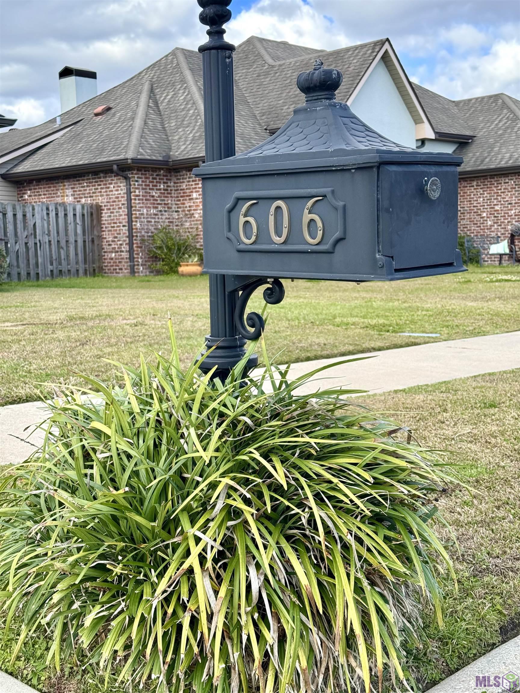 606 Point Pleasant Drive Berwick, LA 70342 - Photo 3 of 32