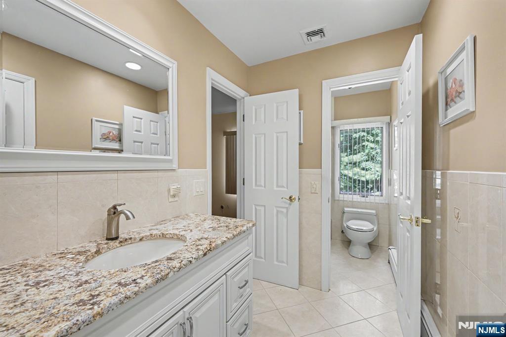 151 Broadview Terrace Paramus, NJ 07652 - Photo 11 of 17