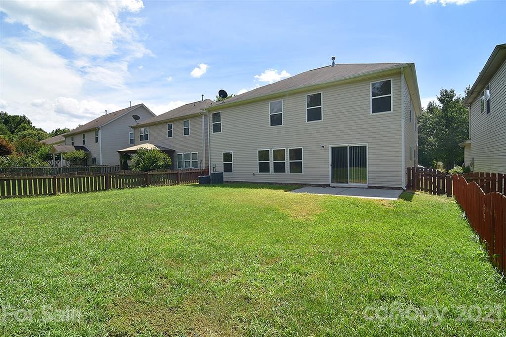 9029 Seamill Road Charlotte, NC 28278 - Photo 33 of 46 a front view of house with yard and green space