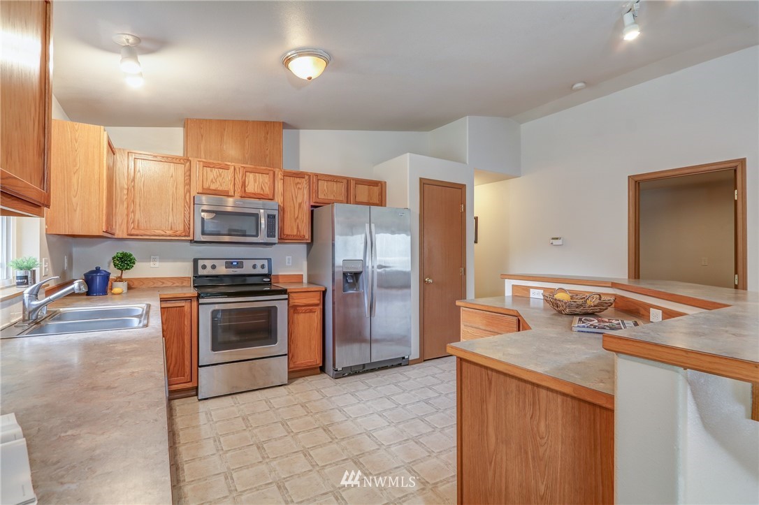 679 Southwest Birch Road Port Orchard, WA 98367 - Photo 11 of 34 Gallery Image 11