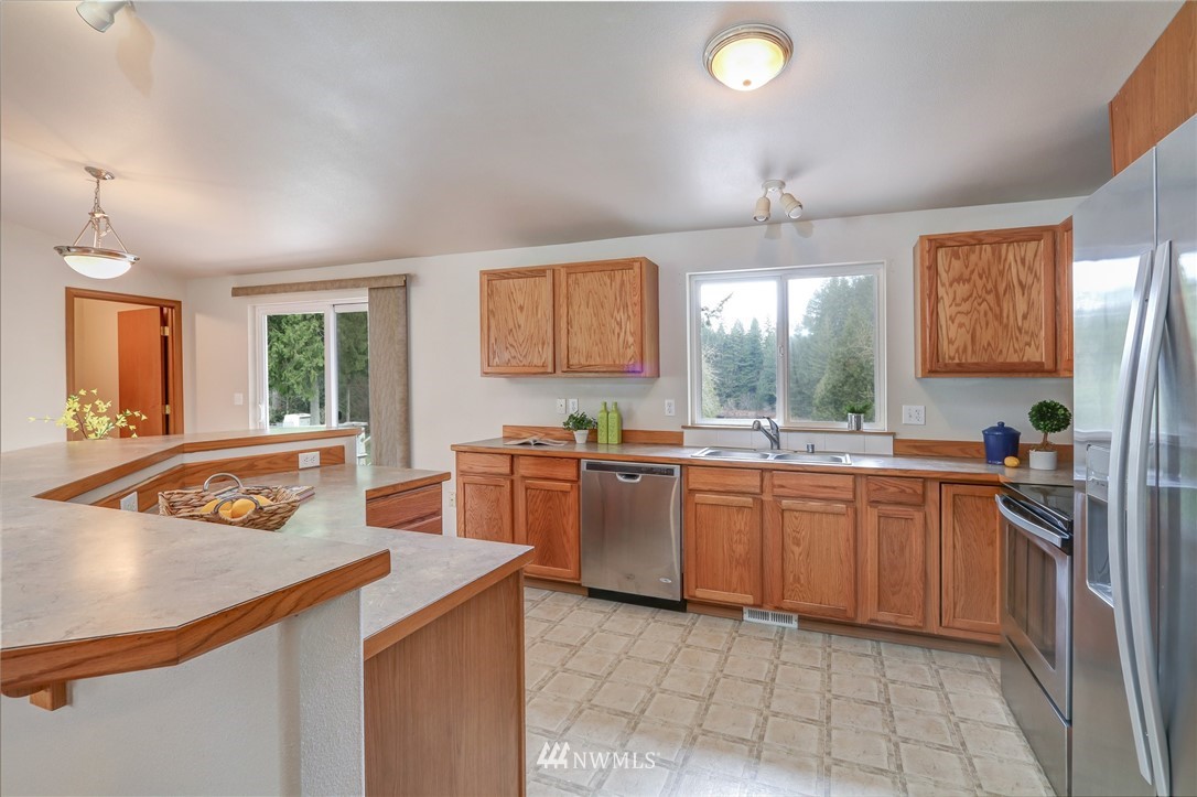 679 Southwest Birch Road Port Orchard, WA 98367 - Photo 12 of 34 Gallery Image 12