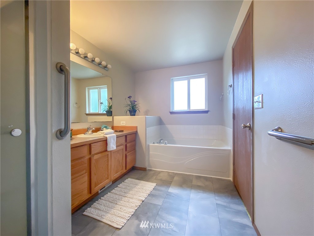679 Southwest Birch Road Port Orchard, WA 98367 - Photo 18 of 34 Gallery Image 18