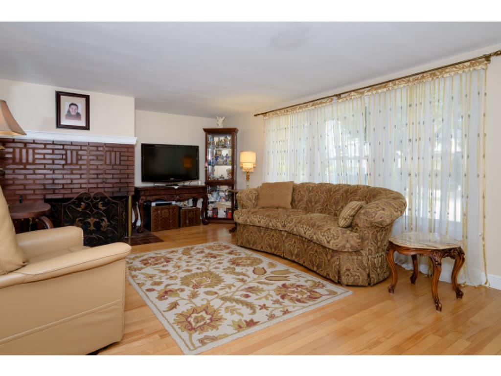 71 Meadow Road Portsmouth, NH 03801 - Photo 3 of 35 Gallery Image 3
