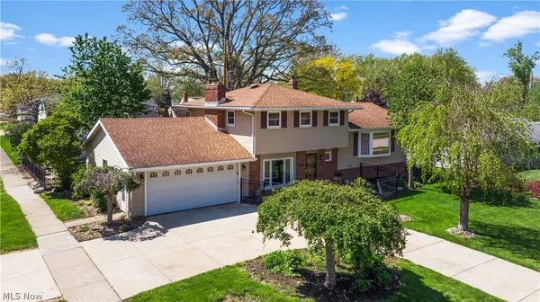 $400,000 | 178 Beachwood Avenue, Avon Lake, OH 44012