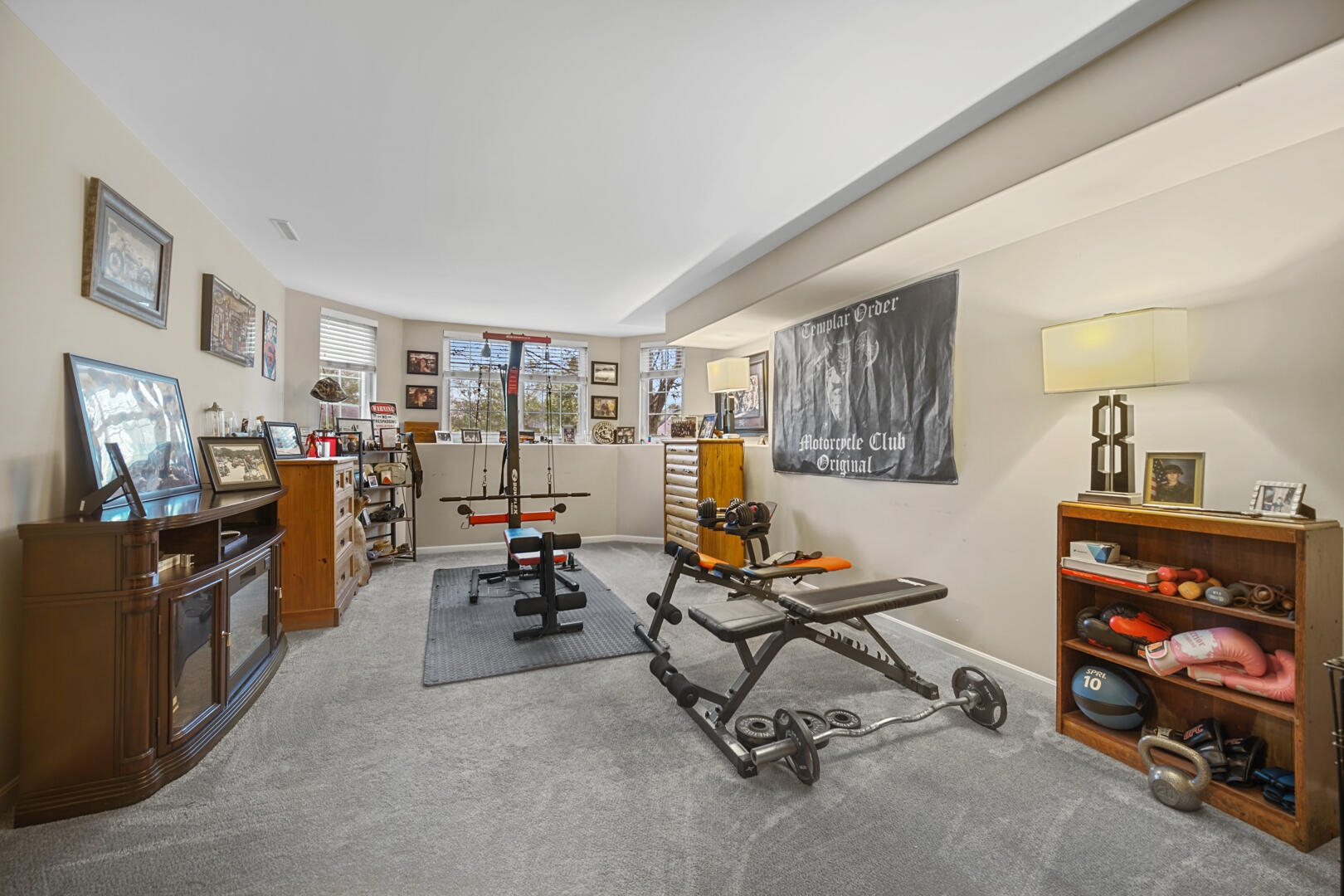 1055 Doe Path Lane Crown Point, IN 46307 - Photo 22 of 26 a room with furniture