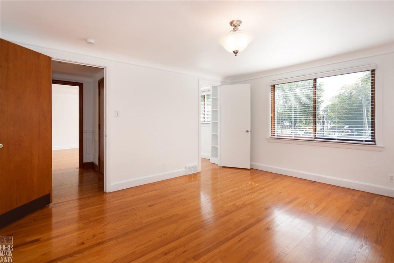 791 Lake Shore Road Grosse Pointe, MI 48236 - Photo 9 of 14 31390787-8.JPG
