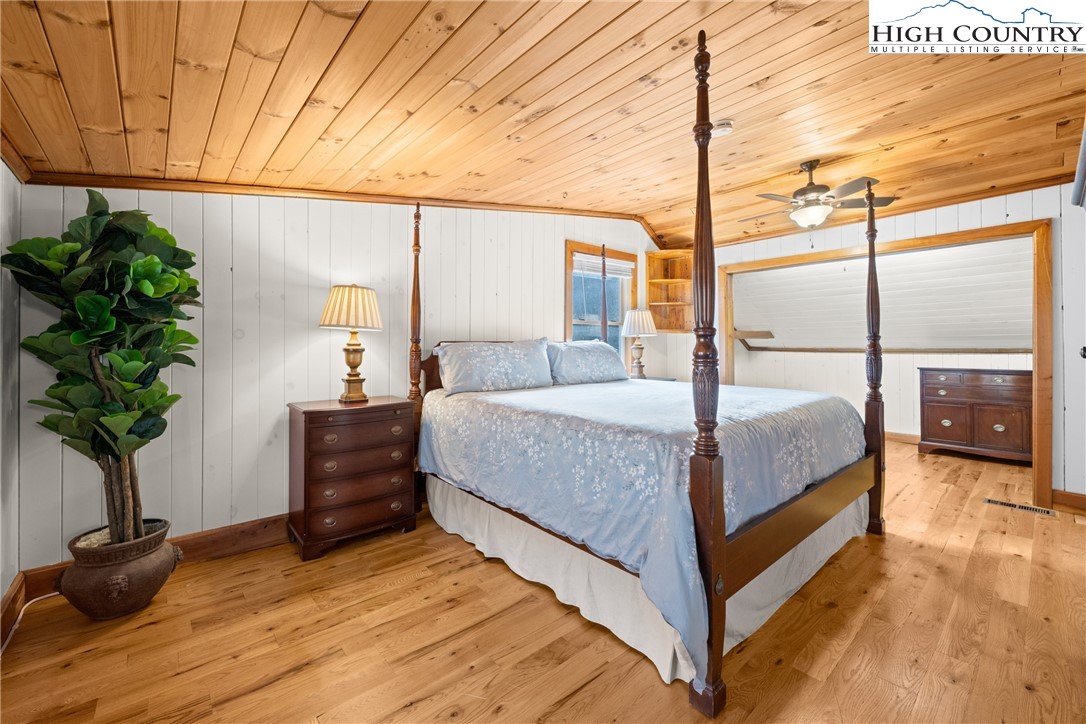 211 Possum Hollow Road Blowing Rock, NC 28605 - Photo 27 of 46 a bedroom with a large bed and a potted plant