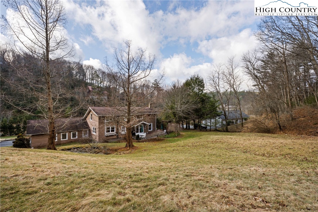 211 Possum Hollow Road Blowing Rock, NC 28605 - Photo 40 of 46 a view of a town with residential houses