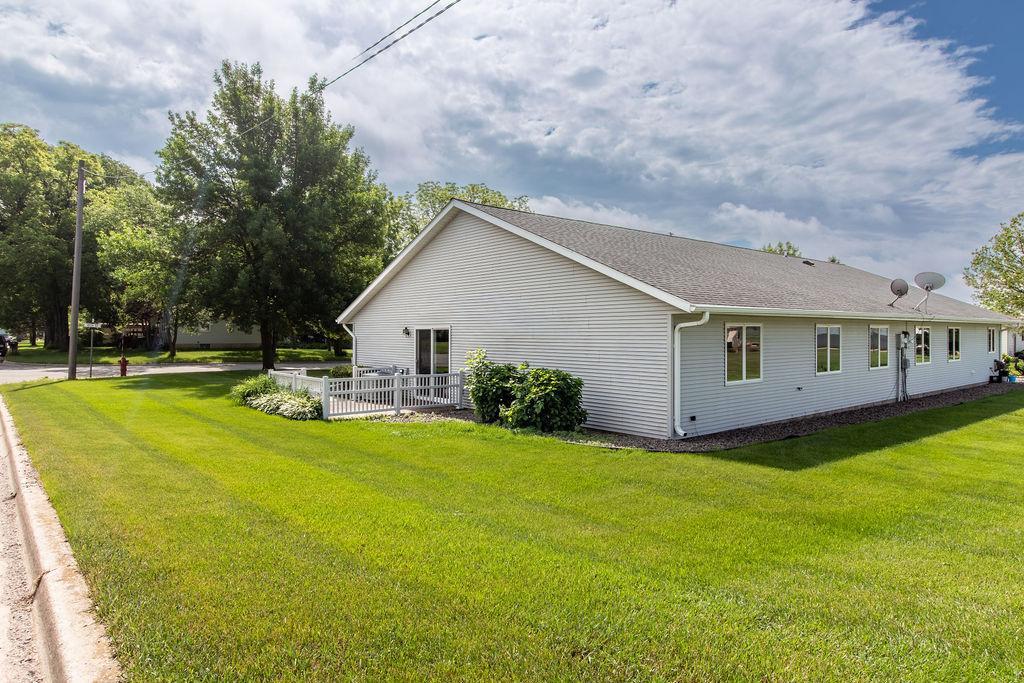 710 South 10th Street Bird Island, MN 55310 - Photo 30 of 31