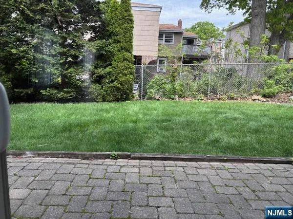 $2,700 | 2411 6th Street, Unit B, Fort Lee, NJ 07024