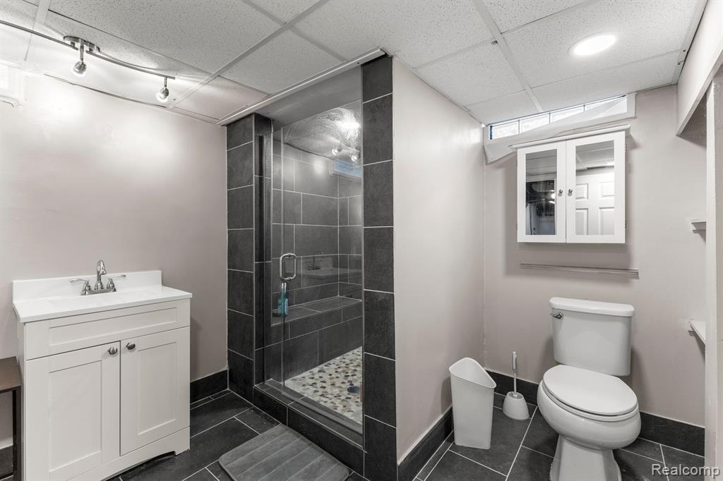 4255 Samoset Road Royal Oak, MI 48073 - Photo 30 of 38