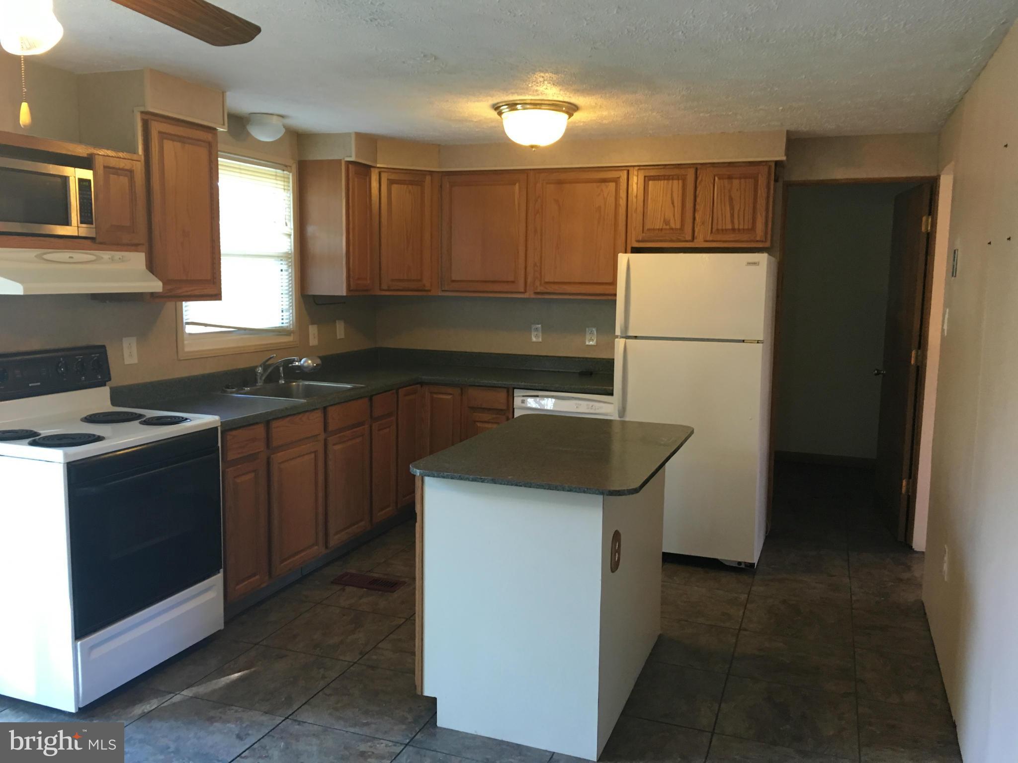 11285 Raby Road Waldorf, MD 20601 - Photo 2 of 27 Kitchen