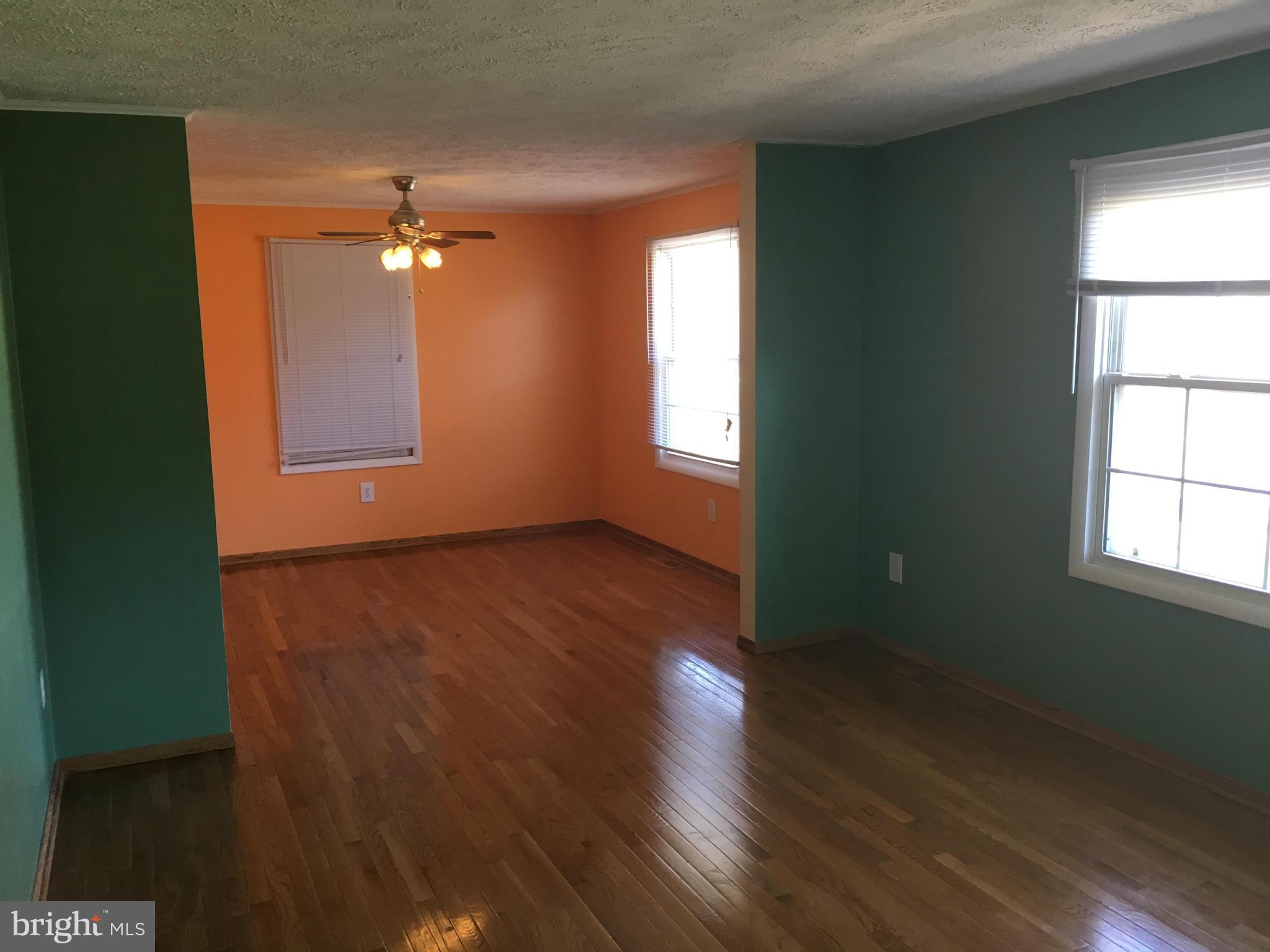 11285 Raby Road Waldorf, MD 20601 - Photo 4 of 27 Living Room
