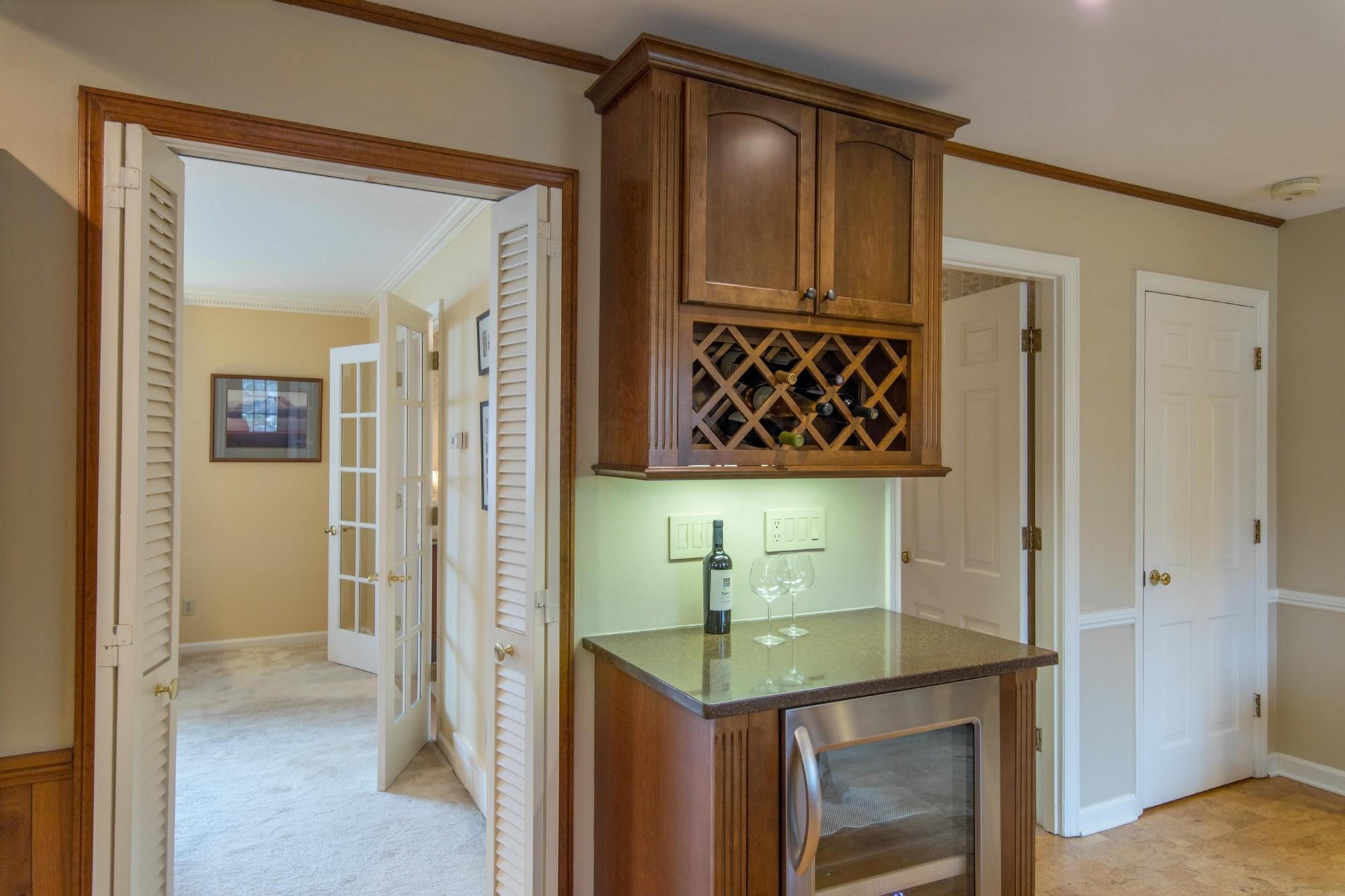 2494 Sheringham Road Columbus, OH 43220 - Photo 12 of 37