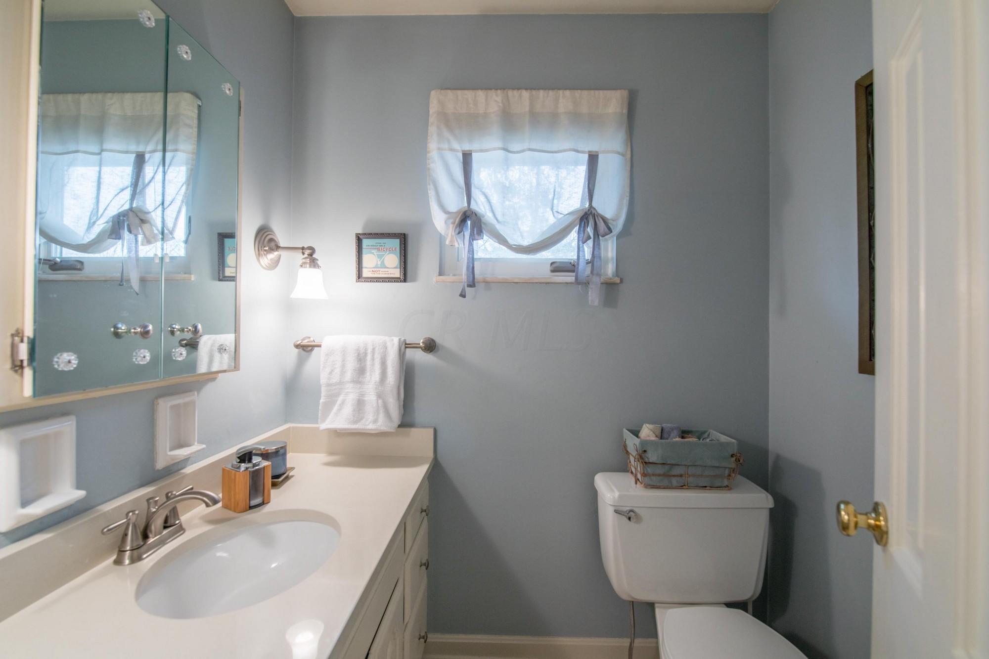 2494 Sheringham Road Columbus, OH 43220 - Photo 20 of 37