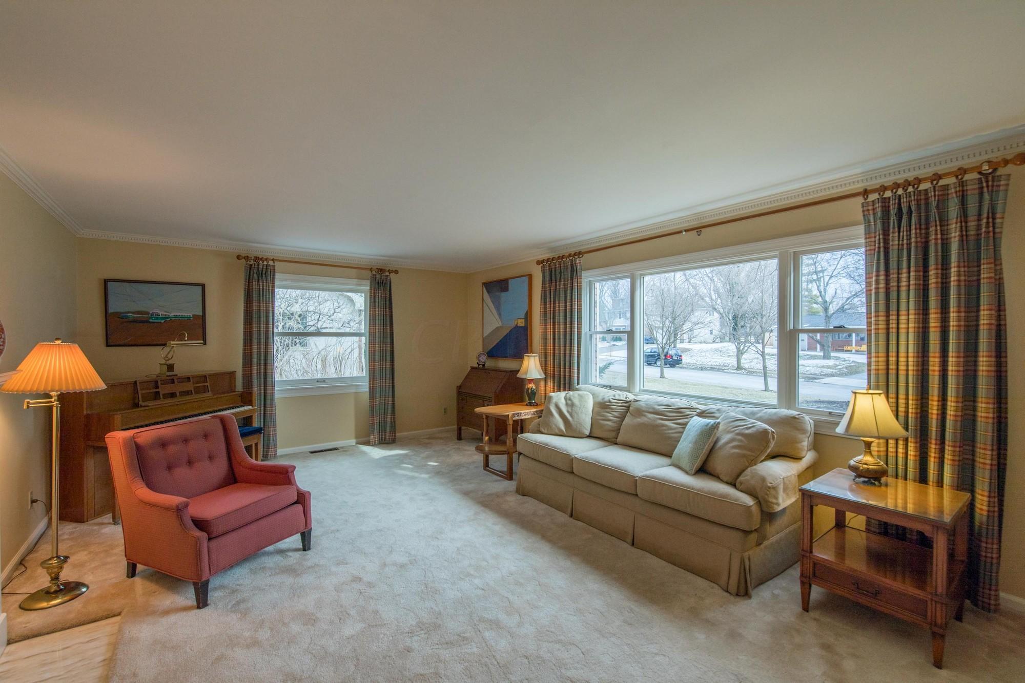 2494 Sheringham Road Columbus, OH 43220 - Photo 6 of 37