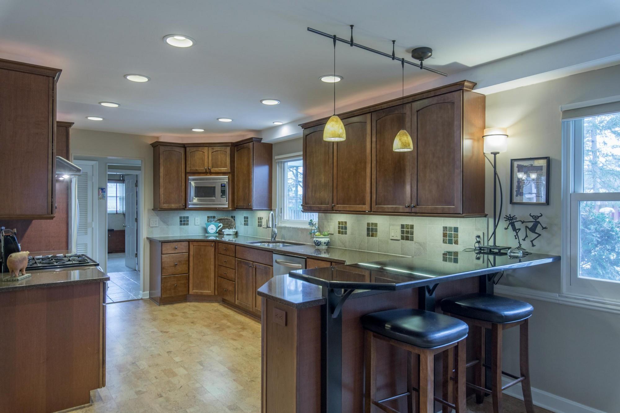2494 Sheringham Road Columbus, OH 43220 - Photo 9 of 37