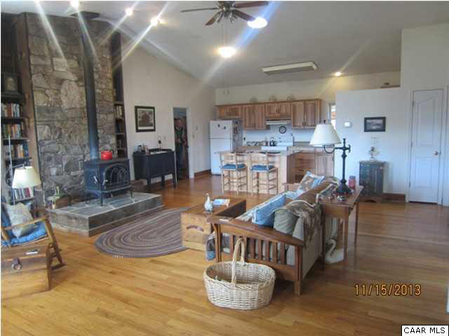 12132 Jackson River Road Monterey, VA 24465 - Photo 2 of 34 Living room