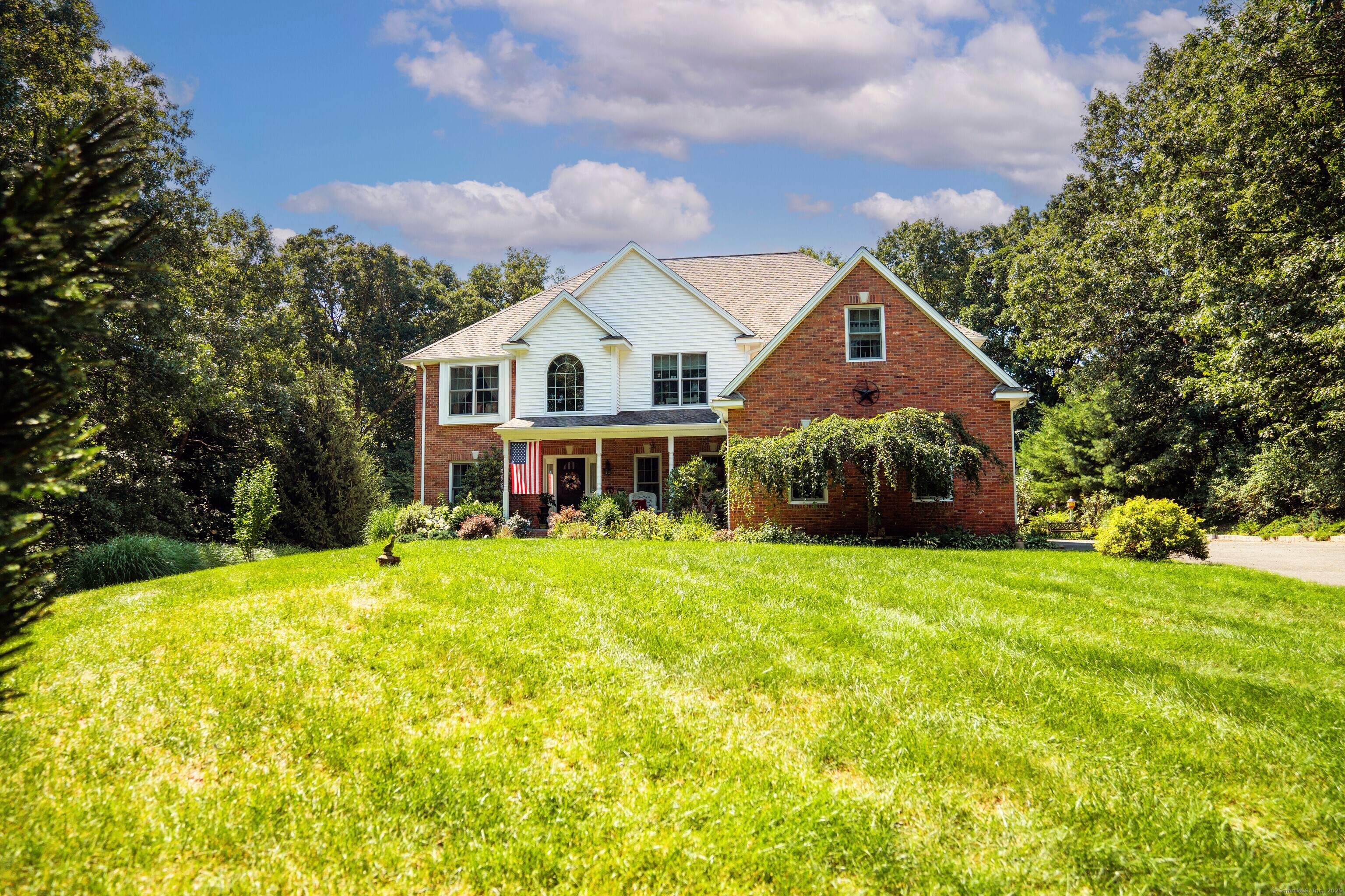 45 North Gate Road Woodbury, CT 06798 - Photo 39 of 40 a front view of a house with yard and green space