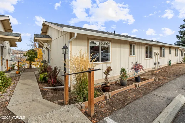 a view of a house with sitting area